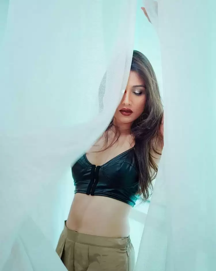 Donal Bisht ने फैन्स के दिलों पर चलाई छुरियां, देखे तस्वीरें