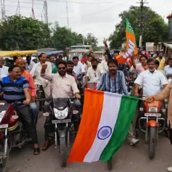 आप की रैली में हुआ तिरंगे का अपमान!