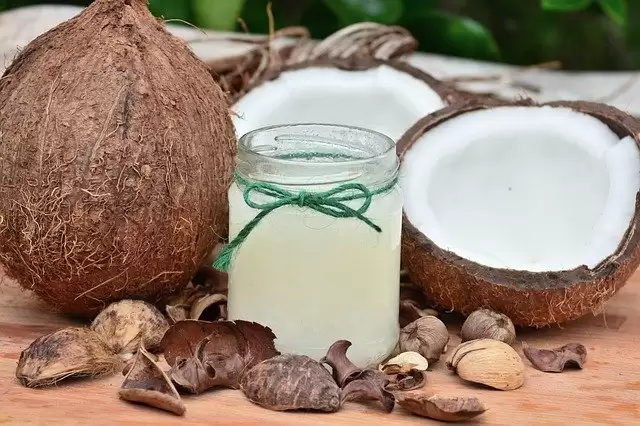 Holi 2022 Skin Care: होली के रंग को छुड़ाने के लिए करे इन चीज़ों का इस्तेमाल!!