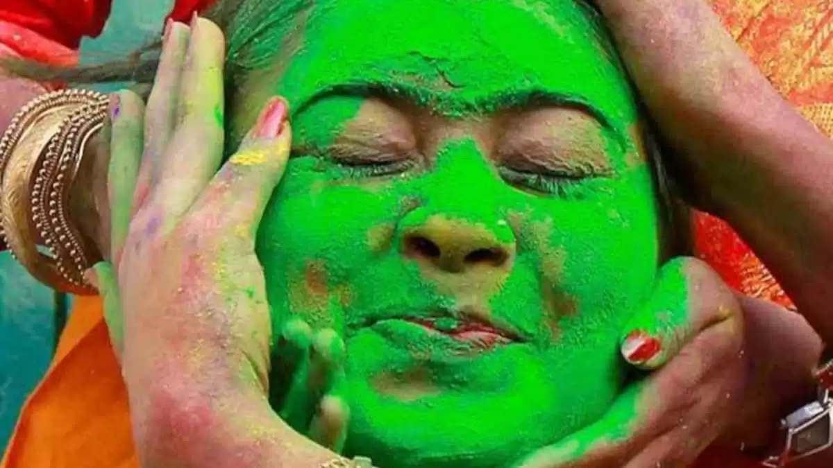 Happy Holi 2021: इस होली घर पर बना सकते हैं नेचुरल रंग, जाने तरीका