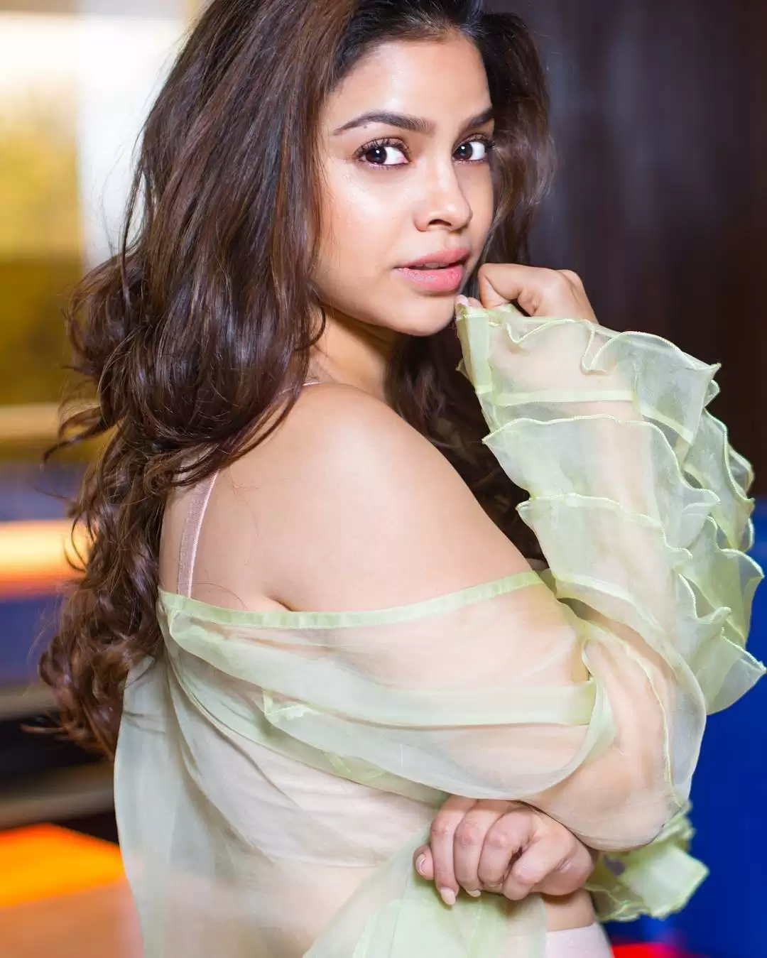 Sumona Chakravarti है बेहद हॉट, तस्वीरों से सोशल मीडिया पर लगई आग