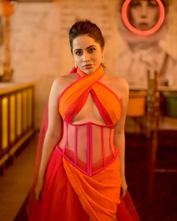Urfi Javed फिर आईं चर्चा में, देखे उनका ये नया लुक