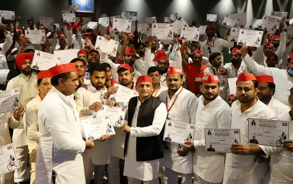 गरीबों के घरों पर बुलडोजर चलाने वालों पर हम लेंगे एक्शन: अखिलेश यादव