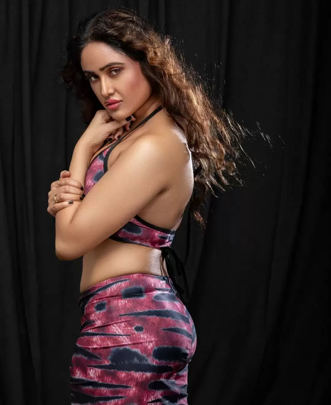 Soni Charishtas के बोल्ड फोटोशूट से मचा तहलका, देखे तस्वीरें