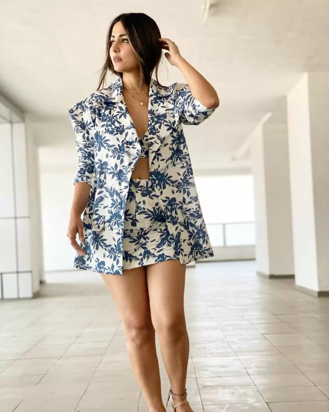 Hina Khan ने फिर मचाया सोशल मीडिया में धमाल, देखिये तस्वीरें