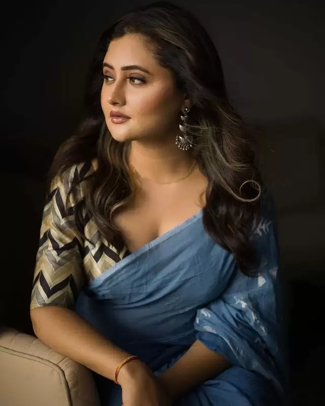 Rashami Desai ने बिखेरा खूबसूरती का जलवा, देखे उनका ‘स्टनिंग लुक्स’