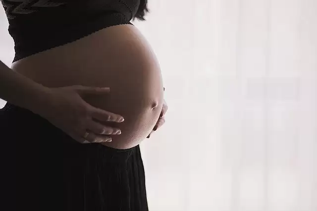 प्रेगनेंसी में स्टाइलिश दिखना है तो फॉलो करे ये टिप्स