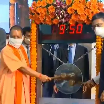 लखनऊ नगर निगम का बांड बांबे स्टाक एक्सचेंज में हुआ सूचीबद्ध, सीएम योगी ने बजाई लिस्टिंग बेल