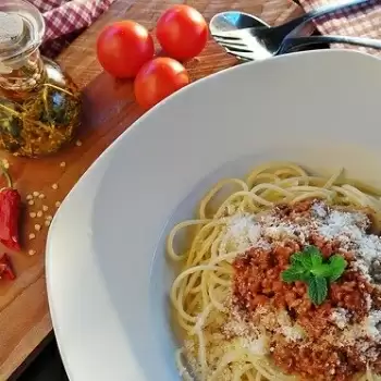घर पर बनाएं Chilli Garlic Noodles, इस तरह करे तैयार