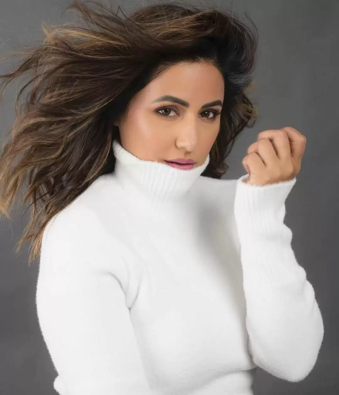 Hina Khan ने फिर बिखरे अपने जलवें, देखे तस्वीरें