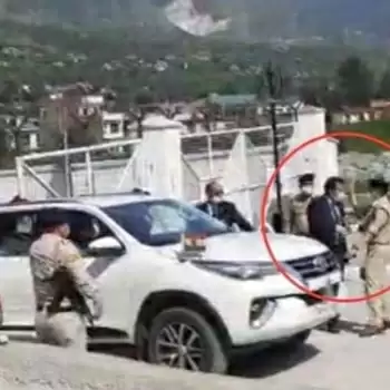 हिमाचल प्रदेश में गडकरी के सामने अधिकारियों में चले लात-घूंसे