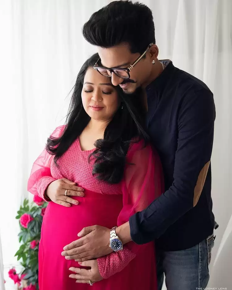 Bharti Singh ने बेबी बंप फ्लॉन्ट किया , देखे तस्वीरें!!