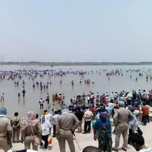 संत शोभन सरकार के अंतिम संस्कार में शामिल हुए हजारों अनुयायियों के खिलाफ मुकदमें