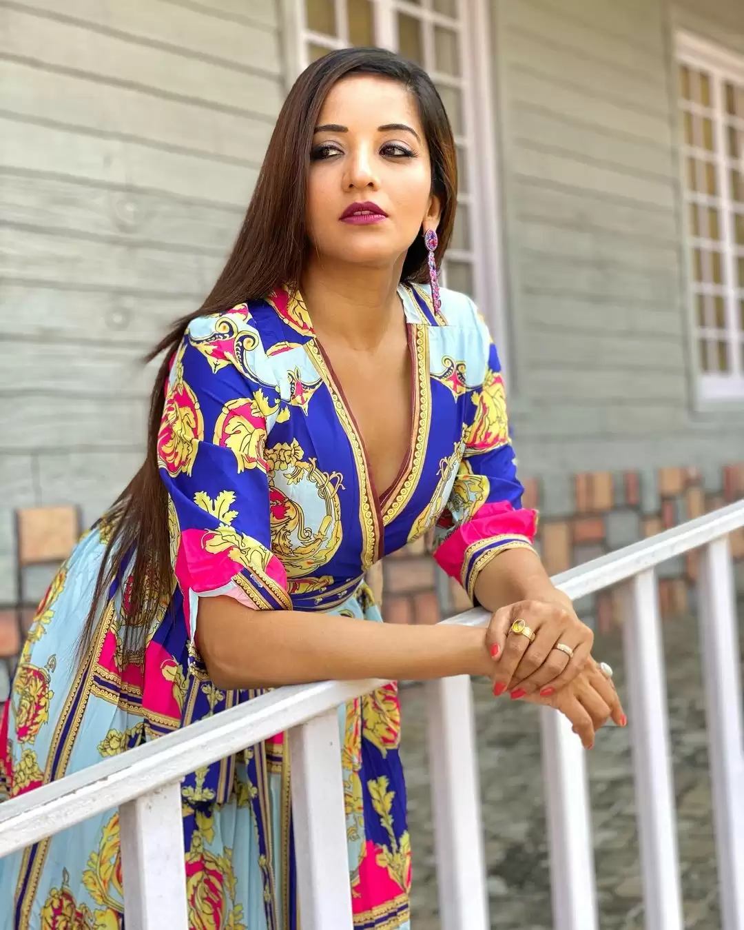 Monalisa ने दिखाए अपने हुस्न के जलवे, देखें तस्वीरें