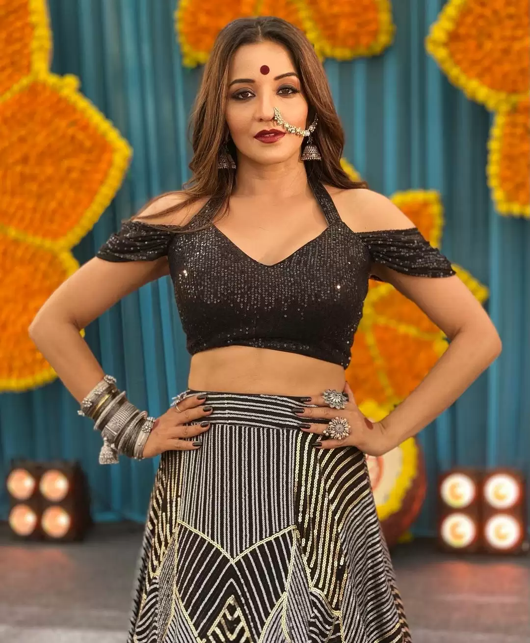 Monalisa ने देसी अंदाज में दिखाईं दिलकश अदाएं, देखिए तस्वीरें