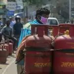LPG सिलेंडर 162 रुपये सस्ता हुआ