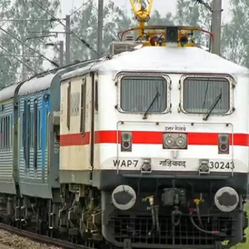उत्तराखंड की सभी रेल लाइनों पर इलेक्ट्रिक इंजनों का संचालन होगा: पियूष गोयल