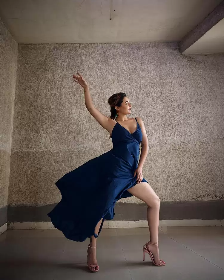 Rashmi Desai Hot