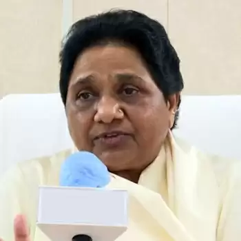 कृषि कानूनों पर सरकार करे पुनर्विचार: मायावती