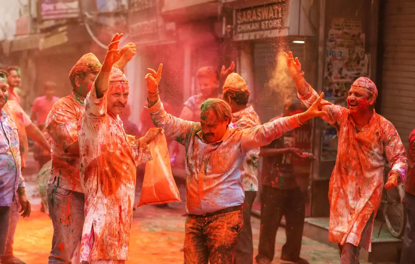 Holi 2022 Special: सौ साल पुरानी रिवायत है, जो आया वह रंग गया