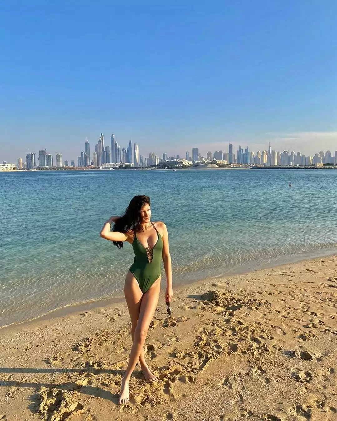 Janhvi Kapoor की कजिन Shanaya Kapoor ने ढाया कहर, ग्लैमरस अंदाज में आईं नजर.
