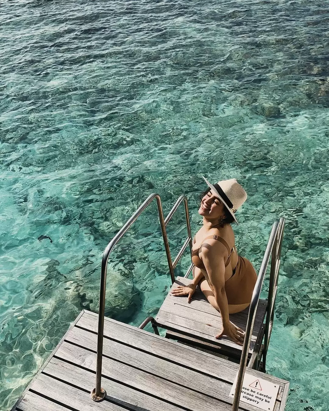 Sanya Malhotra ने बिखेरी अपनी अदाएं , तस्वीरें हुई वायरल