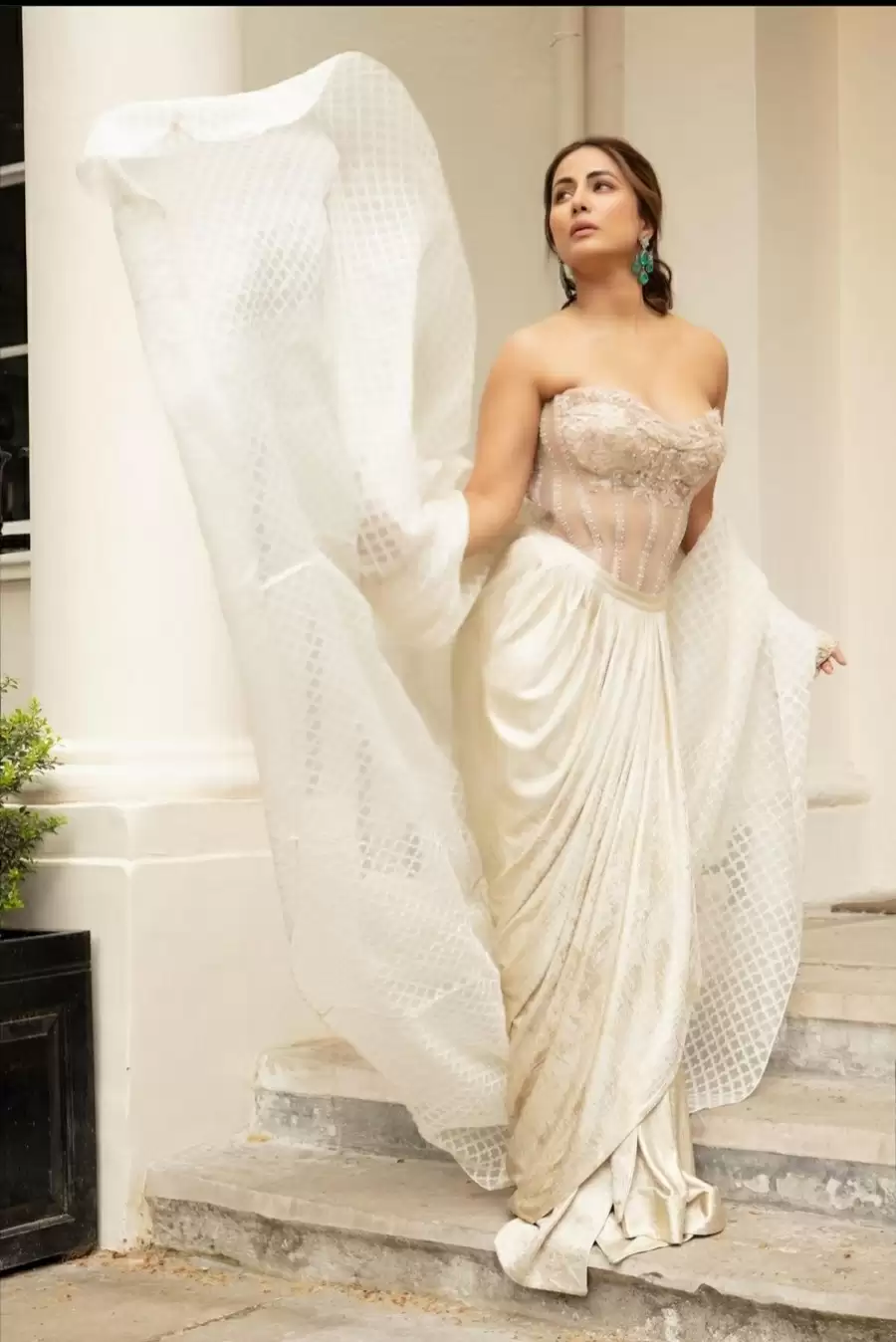 Hena khan