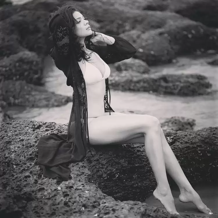 Megha Gupta ने ढाया कहर, तस्वीरें देख उड़ जाएंगे होश
