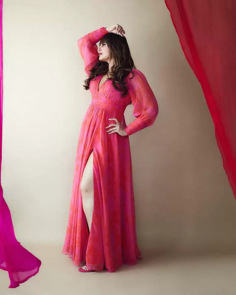 Huma Qureshi ने लगाया ग्लैमर का तड़का, देखें तस्वीरें!!