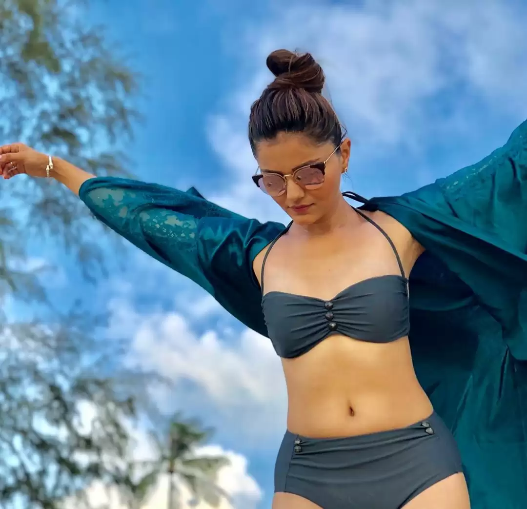 See Photos: टीवी की ये मशहूर अभिनेत्री Rubina Dilaik रियल लाइफ में है बेहद हॉट, तस्वीरें उड़ा देंगी होश