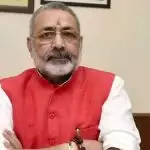 बात न सुनने वाले अधिकारियों को बेंत से मारिये, केन्द्रीय मंत्री गिरिराज सिंह की लोगों को सलाह