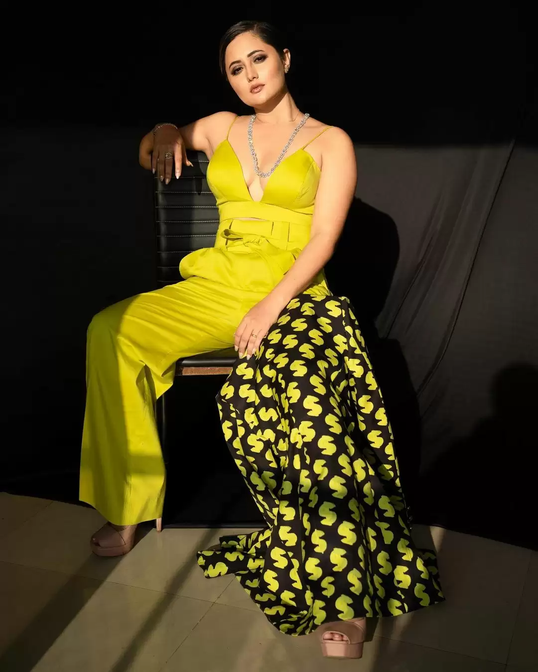 Rashami Desai लग रही है बला की खूबसूरत, देखिये तस्वीरें