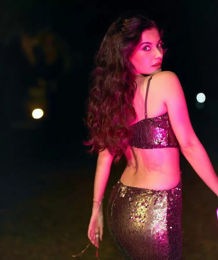 Amyra Dastur Hot Pictures