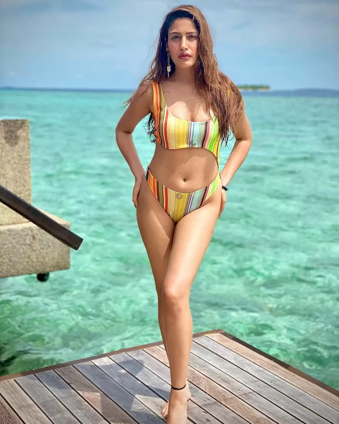 ‘नागिन’ फेम एक्ट्रेस Surbhi Chandna ने फिर शेयर की ये बोल्ड तस्वीरें