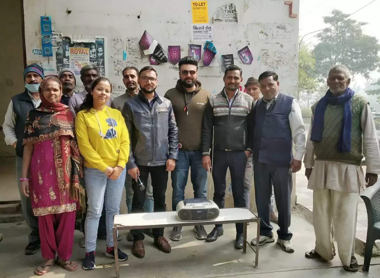 दशकों से मनोरंजन के साथ जागरूक भी कर रहा रेडियो