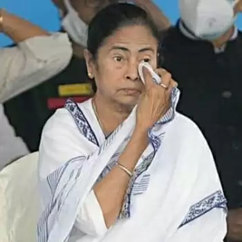मोदी के मंच पर ममता के पहुँचते ही लगे “जयश्री राम” के नारे
