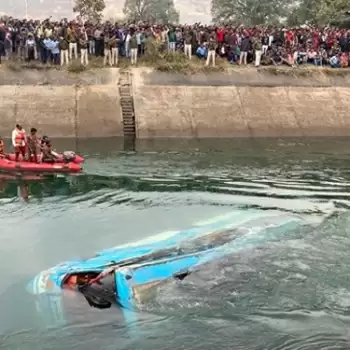 मध्य प्रदेश में यात्रियों से भरी बस नहर में गिरी, अबतक 35 शव निकाले गए