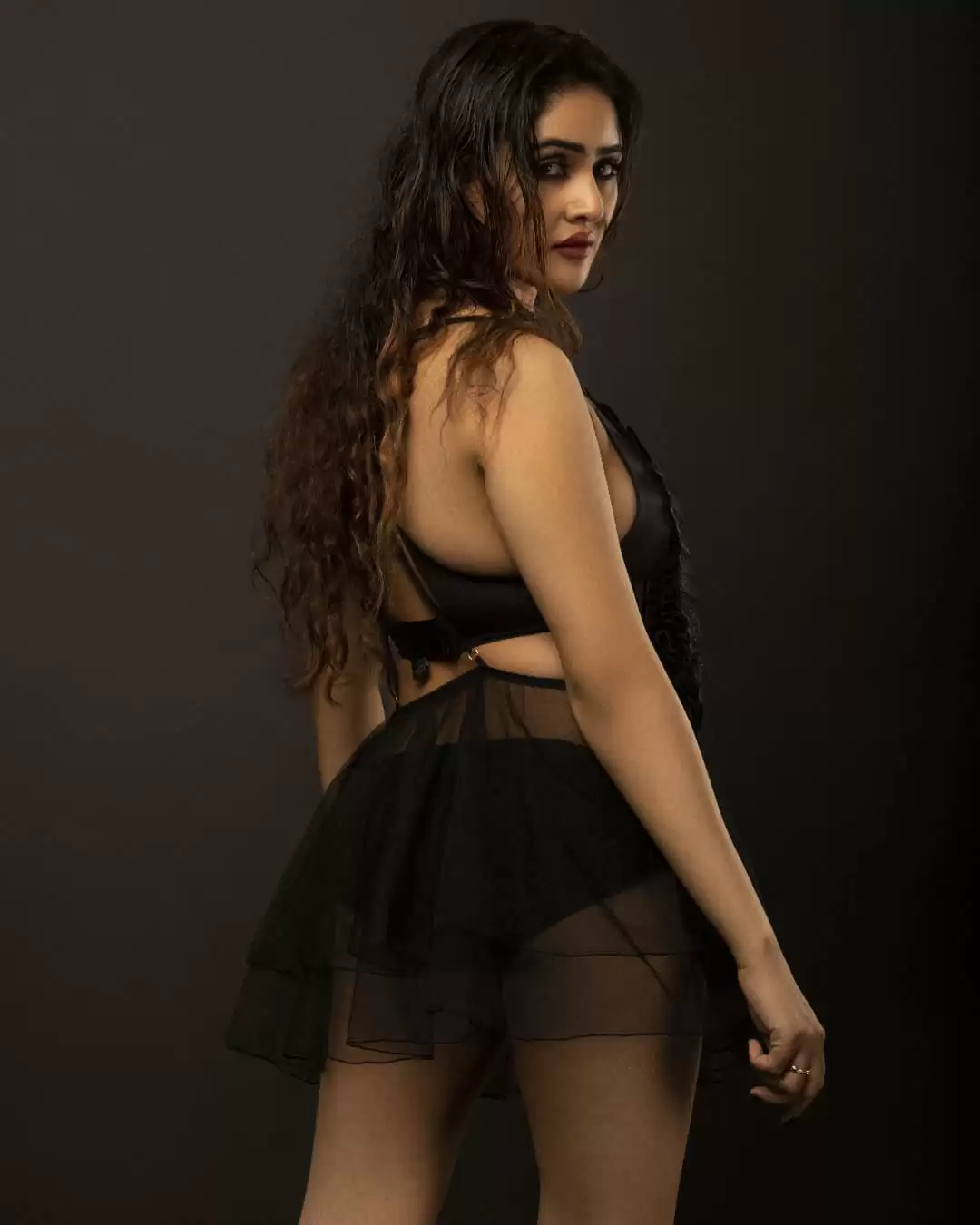 Soni Charishtas के बोल्ड फोटोशूट से मचा तहलका, देखे तस्वीरें