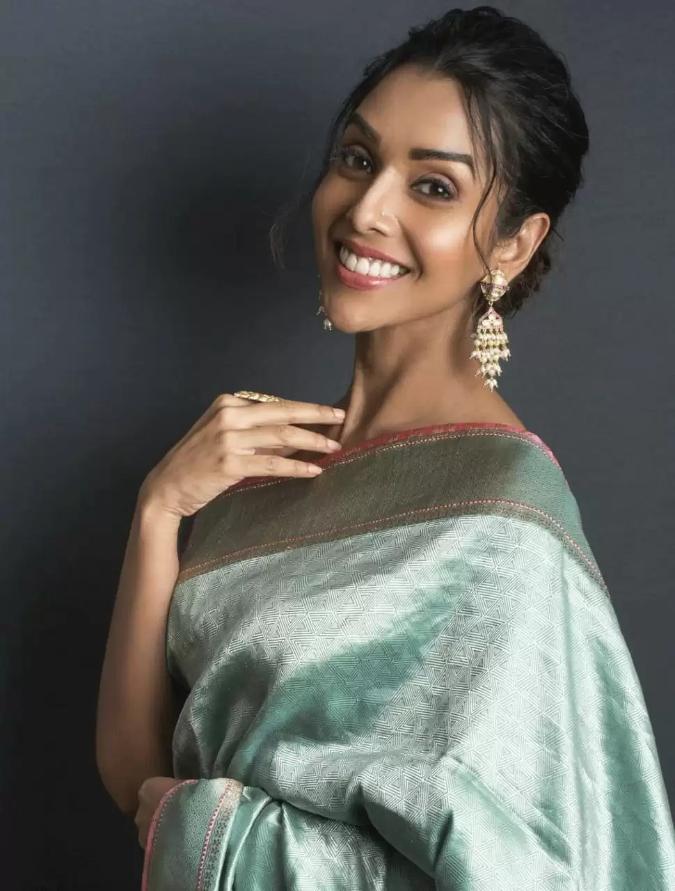 Viral Photos: आश्रम ( वेब सीरीज ) के किदार डॉक्टर नताशा से मशहूर हुई, Anupriya Goenka