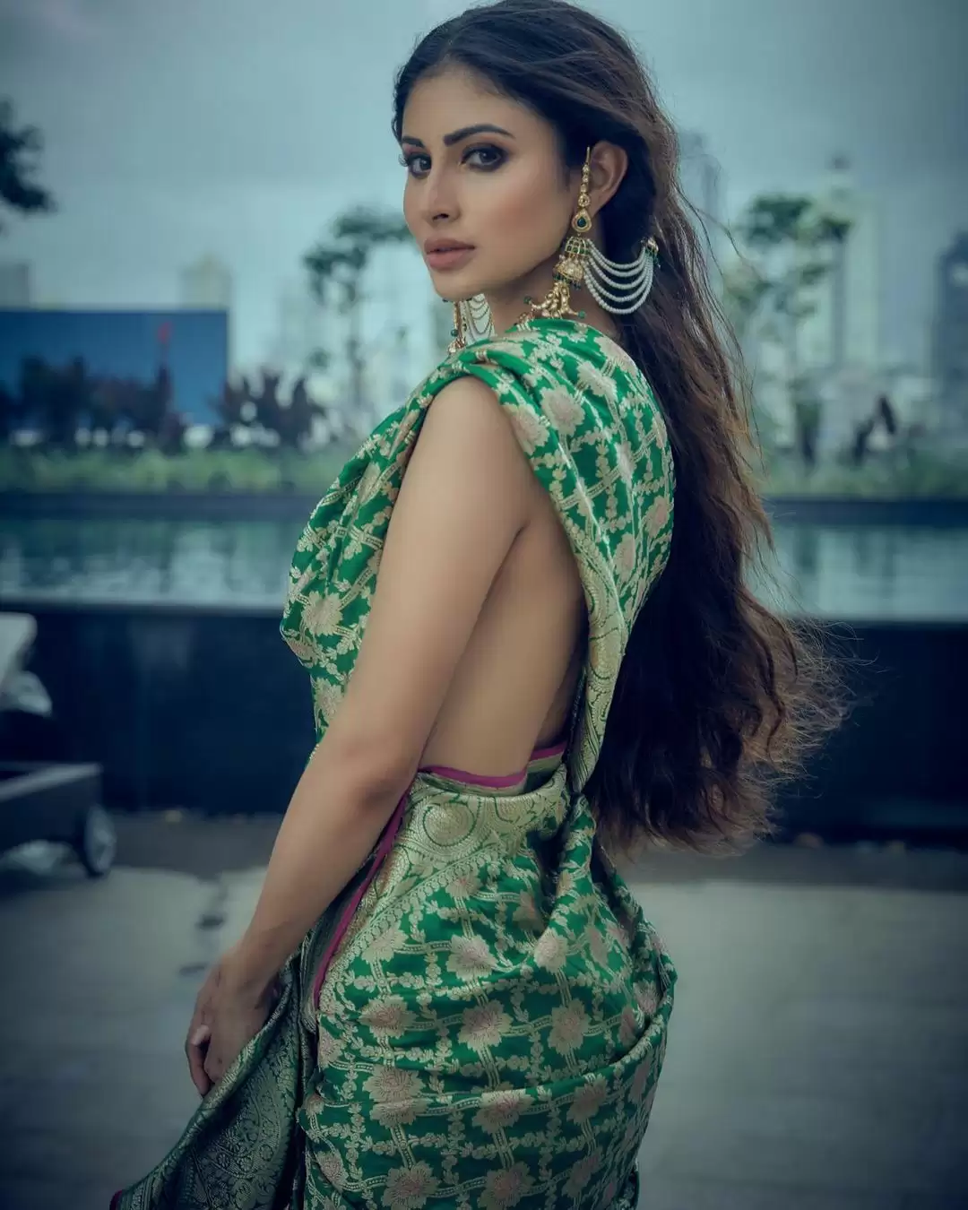 Mouni Roy की इन बोल्ड तस्वीरों ने मचाया हंगामा, देखे तस्वीरें