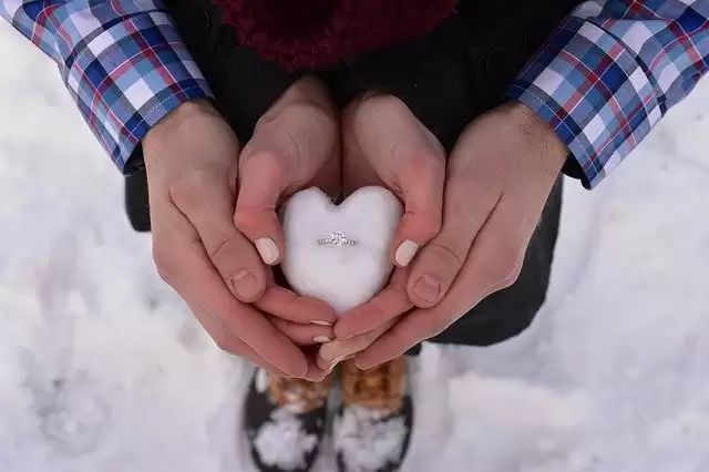 Propose Day 2021: इन रोचक तरीकों से करें पार्टनर को प्रपोज