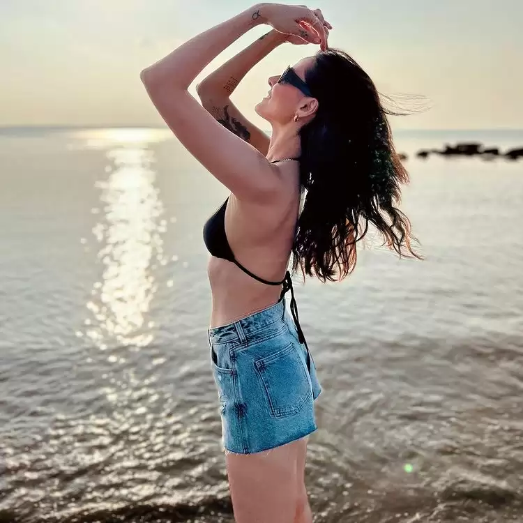 Mandana Karimi ने इंटरनेट पर मचाया धमाल, देखे तस्वीरें!!