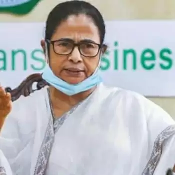 चुनाव की तारीखों के एलान से ठीक पहले ममता ने बढ़ाई दिहाड़ी मजदूरों  की मज़दूरी
