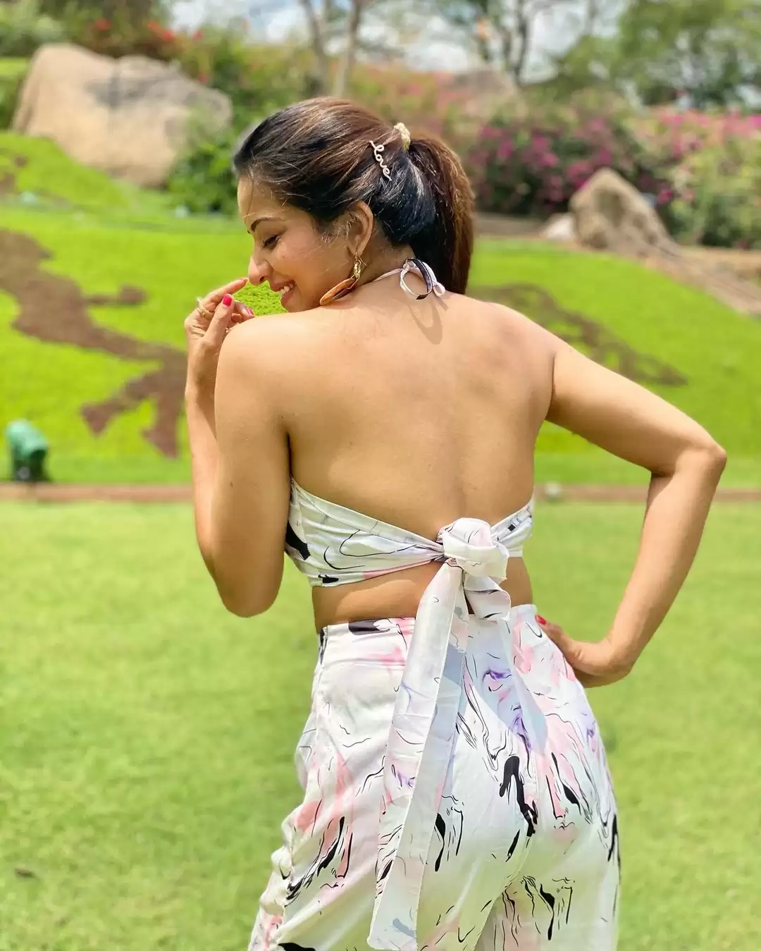 Monalisa ने फिर दिखाया अपना बोल्ड अनदाज़ , देखिए तस्वीरें