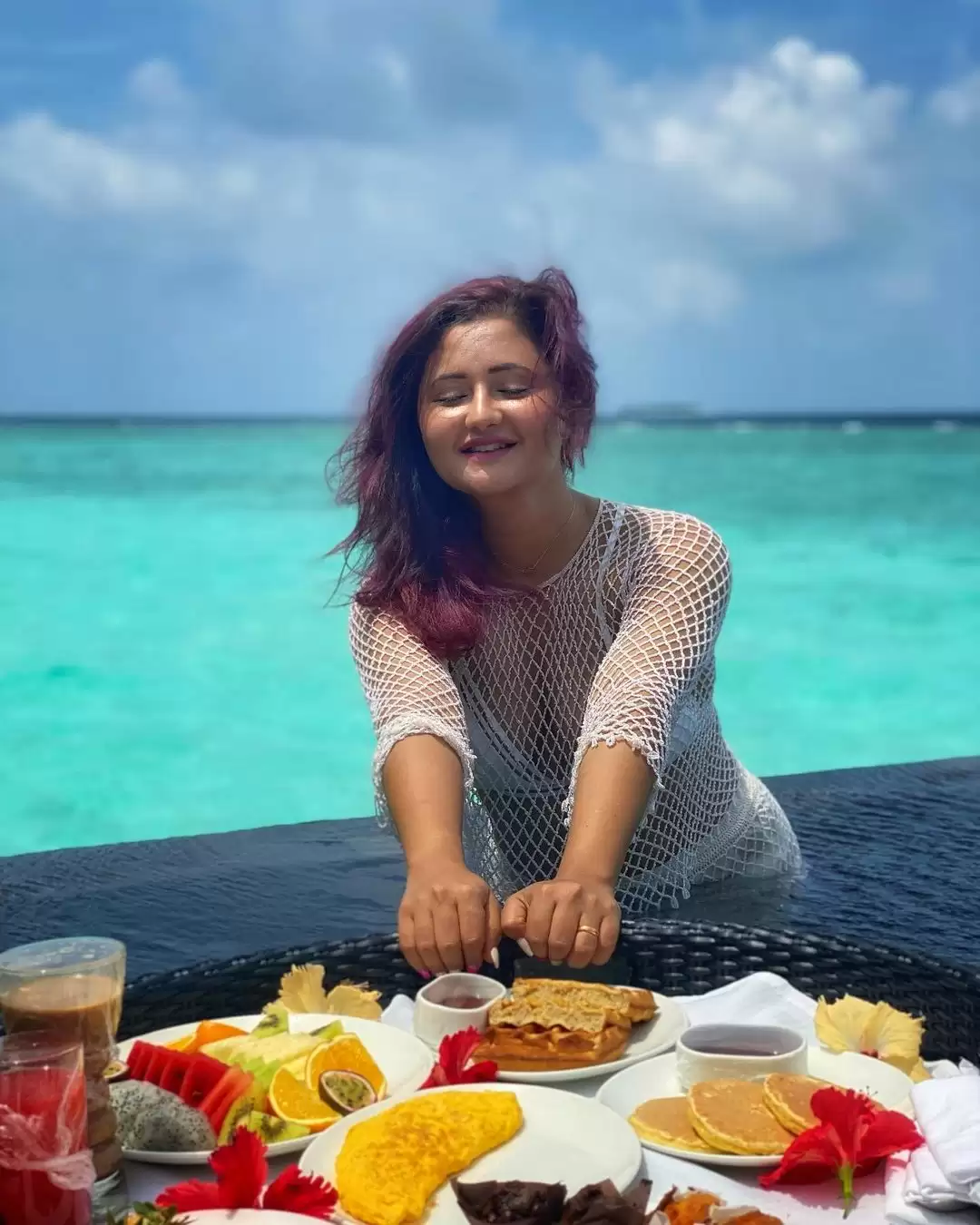 Rashmi Desai ने धड़काए फैंस के दिल, देखे तस्वीरें