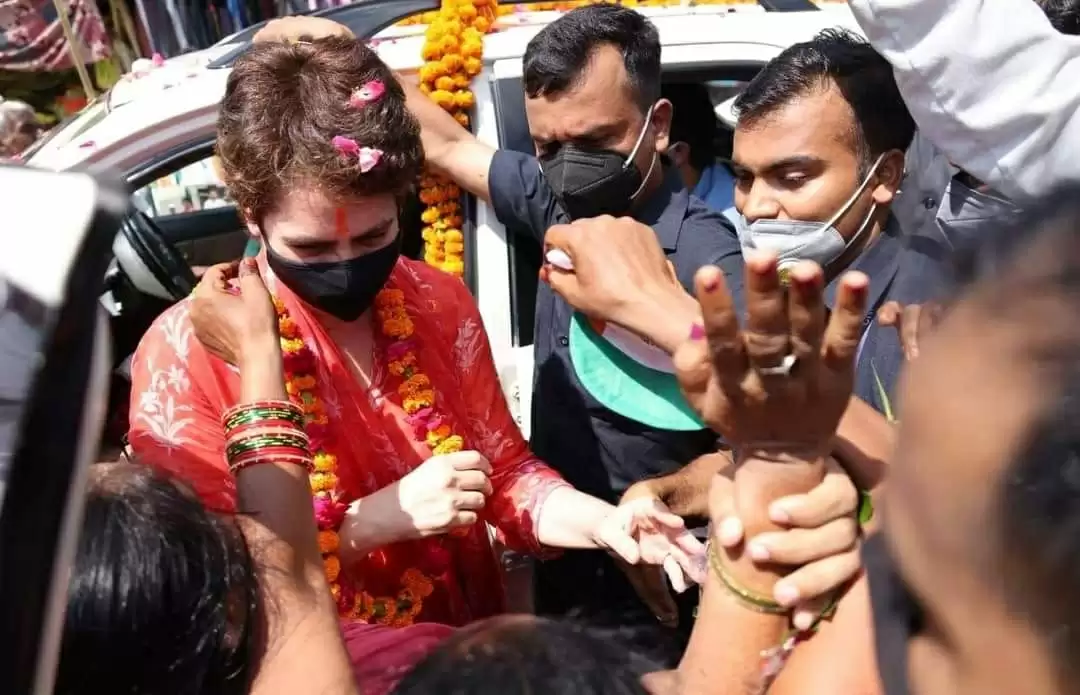 रायबरेली पहुंचीं प्रियंका, स्वागत को खड़े कार्यकर्ताओं में झड़प
