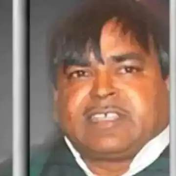 अखिलेश यादव के करीबी रहे गायत्री प्रजापति फिर बड़ी उलझन में, एफआईआर दर्ज