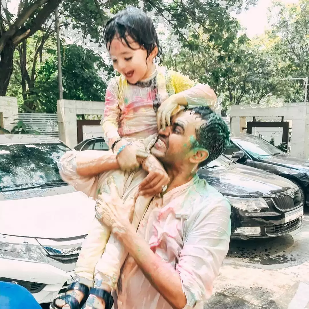 Sunny Leone और Daniel Weber ने खूब खेली होली, देखे तस्वीरें