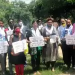 ‘व्यापार नहीं तो शराब नहीं’ का नारा देकर व्यापारियों ने खोला मोर्चा
