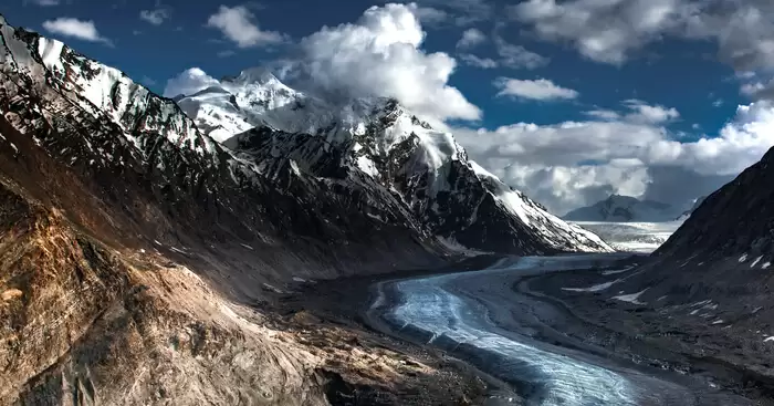 Leh Ladakh Zanskar Valley: जंस्कार घाटी में होता है अद्भुद एहसास, बर्फ से ढके पहाड़ों और स्वच्छ नदियों से सजी है ये घाटी